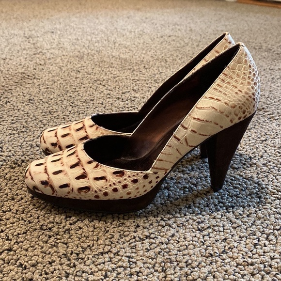 NWOT Hype Cream & Brown Heels Size 6 in Snakeskin Pattern - Picture 4 of 9